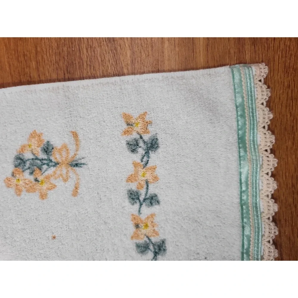 Vintage‎ NWT Dundee Blue Floral Cotton Hand Towel Lace Trim